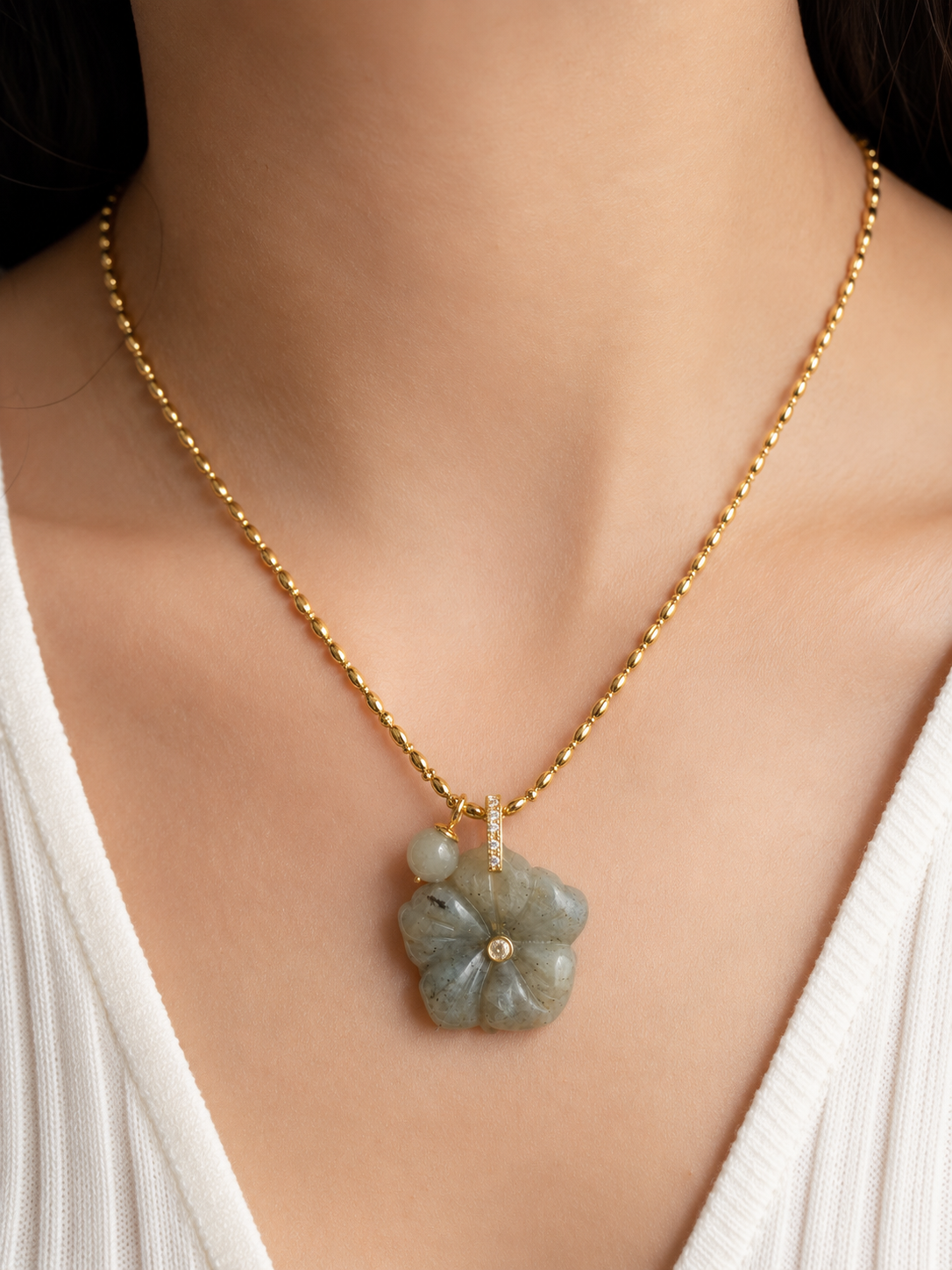 FLOWER PENDANT NECKLACE