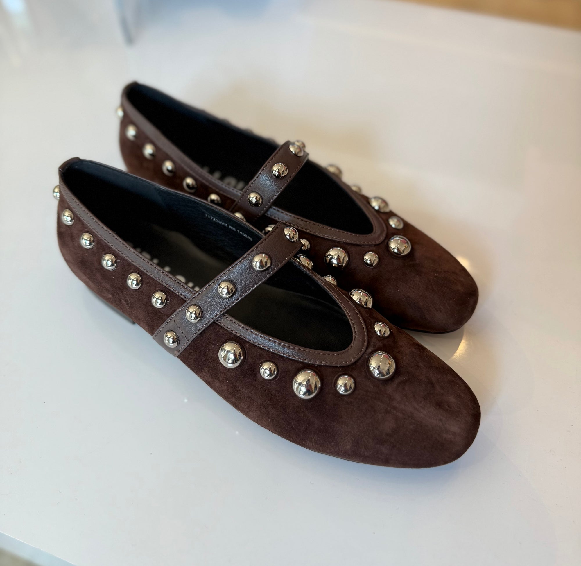 STUDDED FLAT
