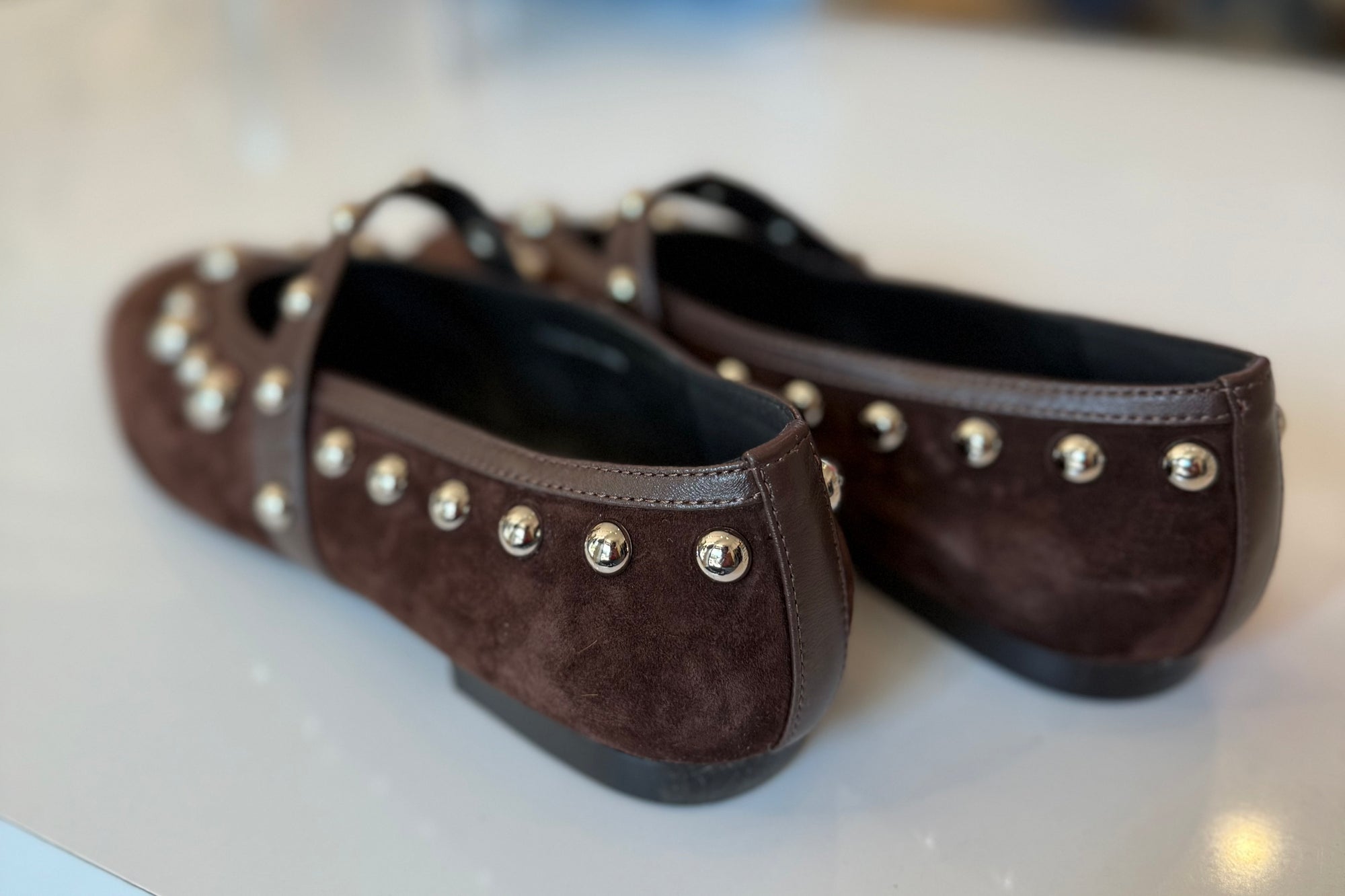 STUDDED FLAT