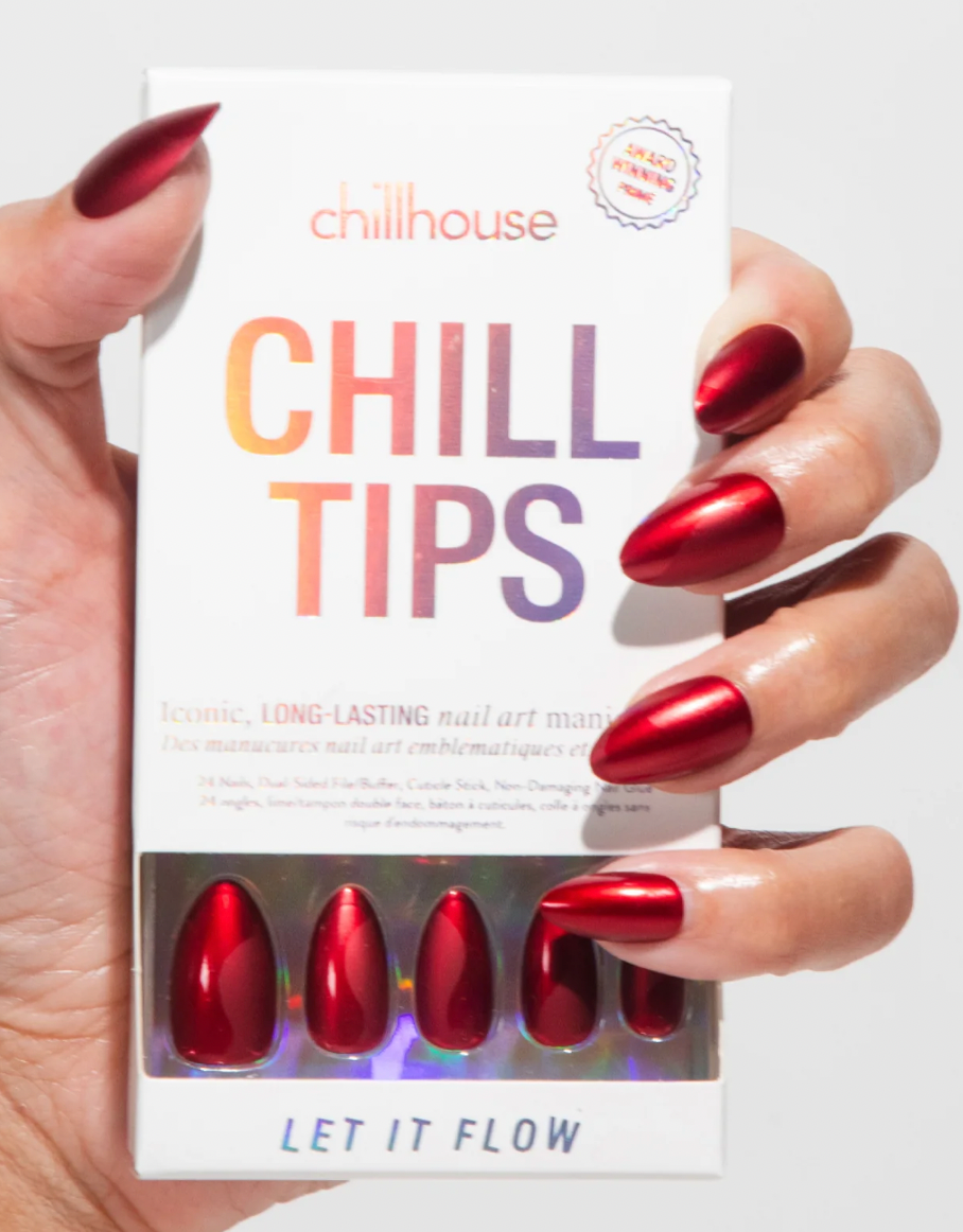She&#39;s On Holiday Nail Tips