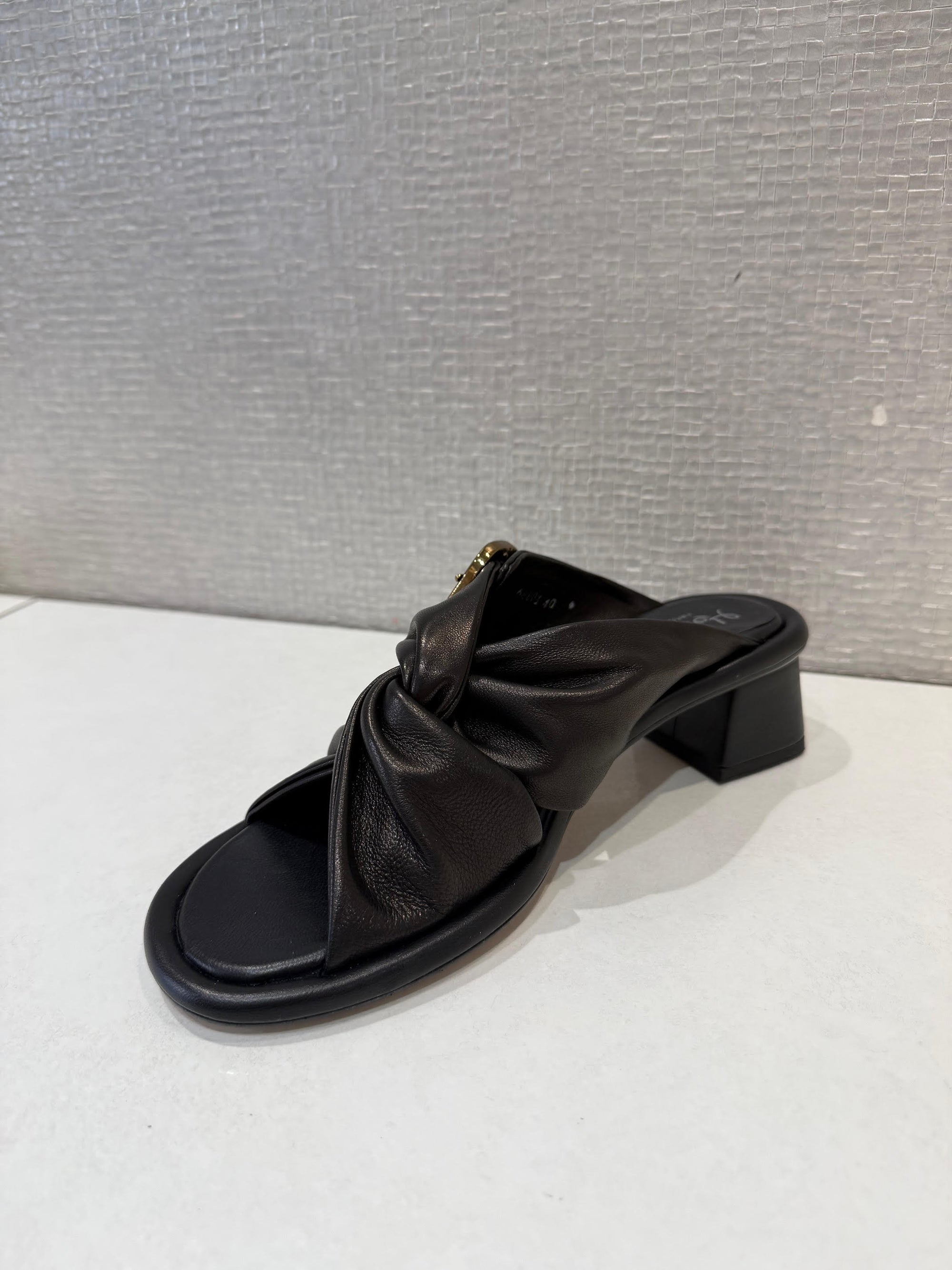 NADIA SANDAL